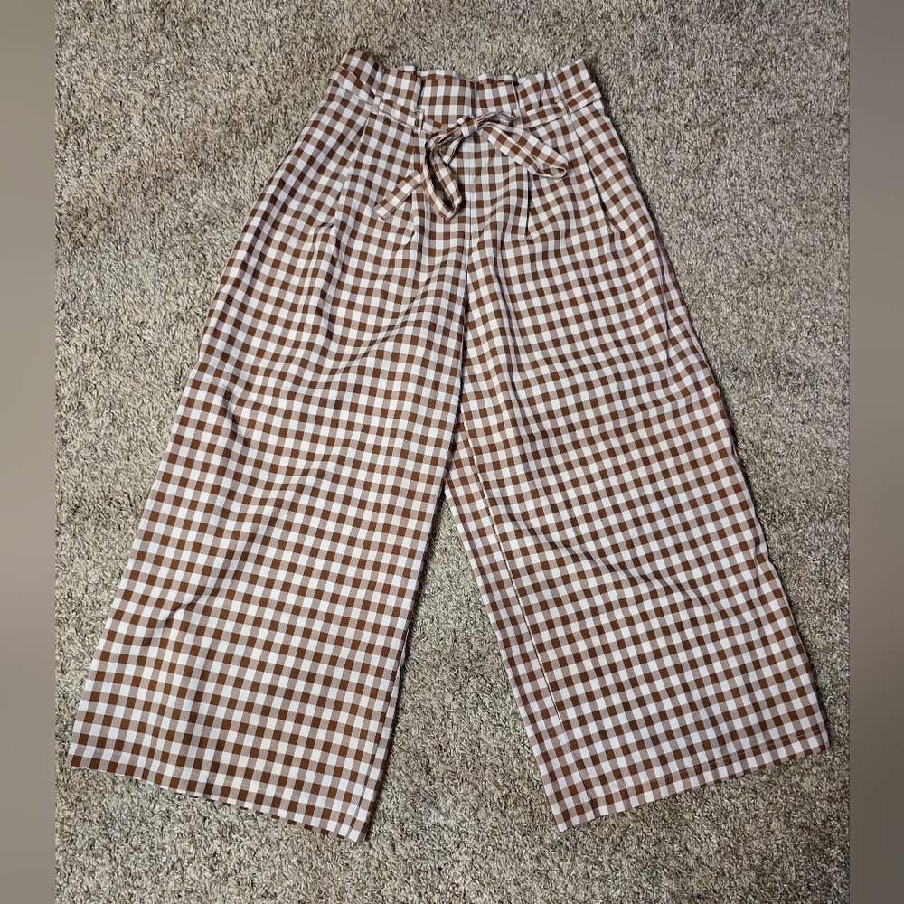 Forever 21 Women's Brown and White Checkered Cropped Pants